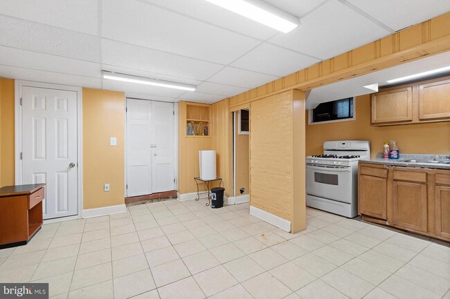 Building Photo - 503 S 42nd St