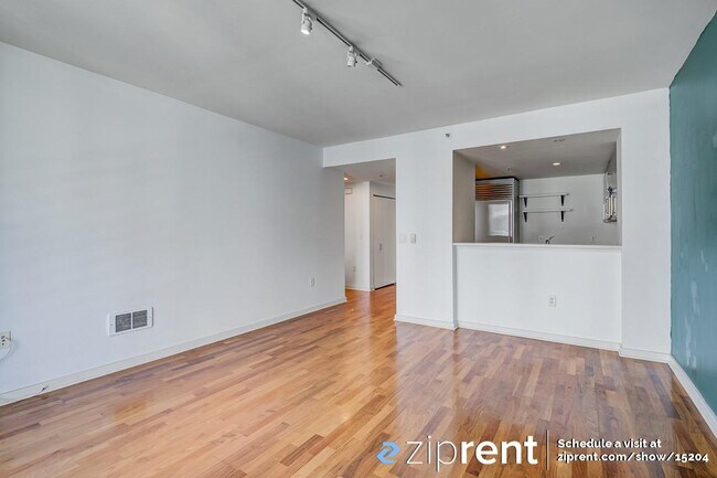 Building Photo - 555 4th St