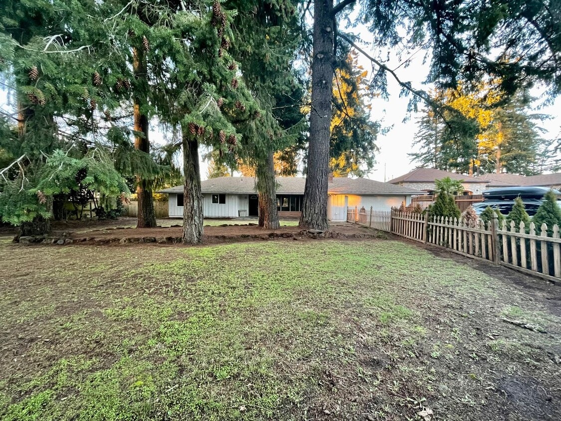 Classic 3 Bedroom 1.5 Bathroom Ranch House in Beaverton!! Great Yard! Cedar Hills~Cedar Mill Nort... - Classic 3 Bedroom 1.5 Bathroom Ranch House in Beaverton!! Great Yard! Cedar Hills~Cedar Mill Nort...