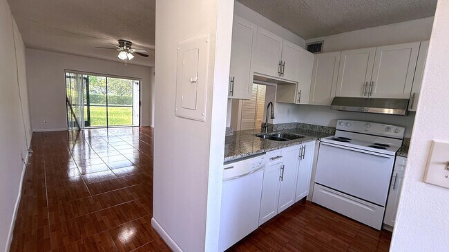 Building Photo - 114 NW 60th Ave