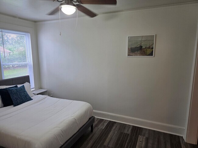 Foto del edificio - 83 Rocky Slope Rd