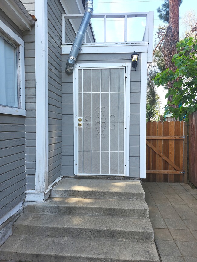 Building Photo - 209 11th St