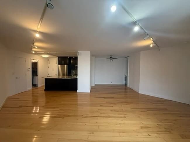 Building Photo - 415 E 37th St