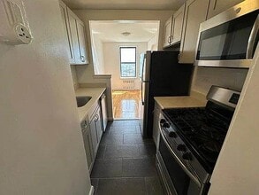 Building Photo - 3255 Randall Ave