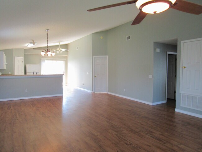 Foto del edificio - Spacious 3 Bedroom, 2 Bath Brick Home in Southwest Pensacola Near NAS & Beaches