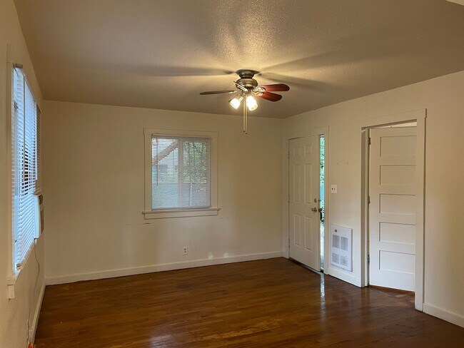 Foto del edificio - Cute Duplex Close to Shopping