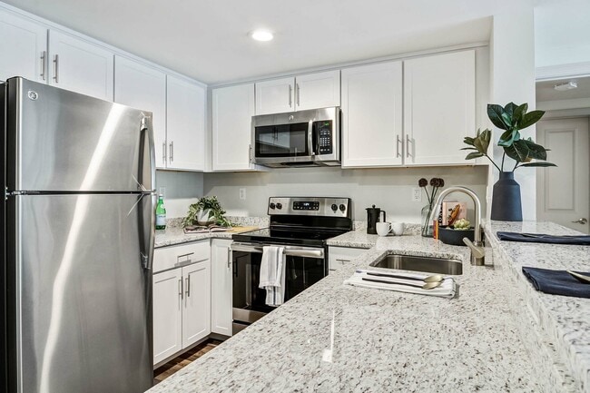 Building Photo - Avana Cliffside