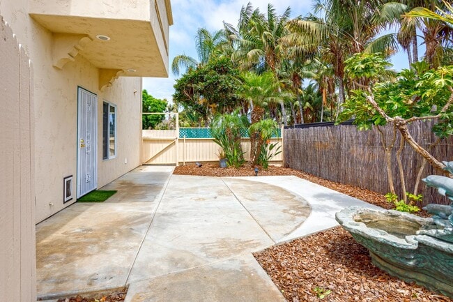 Building Photo - Fire Mountain 1 Bedroom with Private Patio