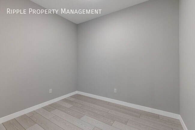 Building Photo - Modern 2 Beds, 1 Baths Apartment/Condo | N...