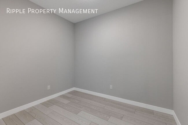 Photo du bâtiment - Modern 2 Beds, 1 Baths Apartment/Condo | N...