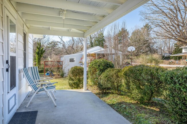 Foto del edificio - Adorable East Asheville House