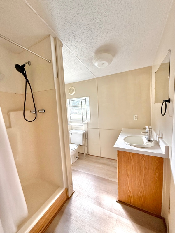 Building Photo - 110 S Rustic Ln