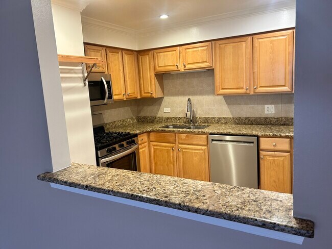 Foto del edificio - 677 S River Rd