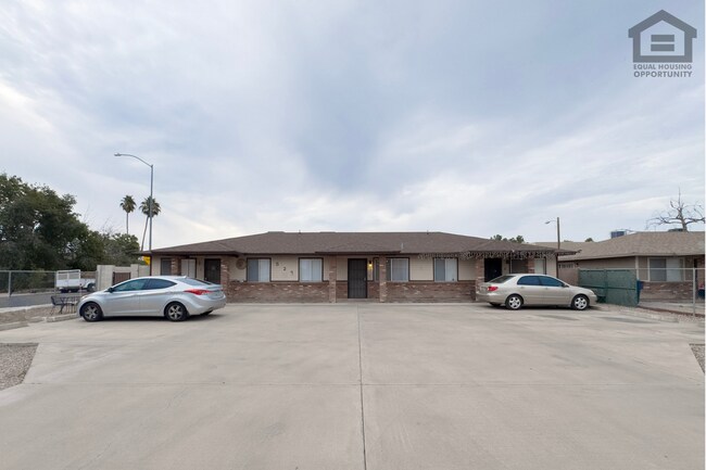 Building Photo - 529