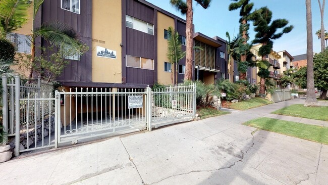 Building Photo - 351 S Manhattan Pl