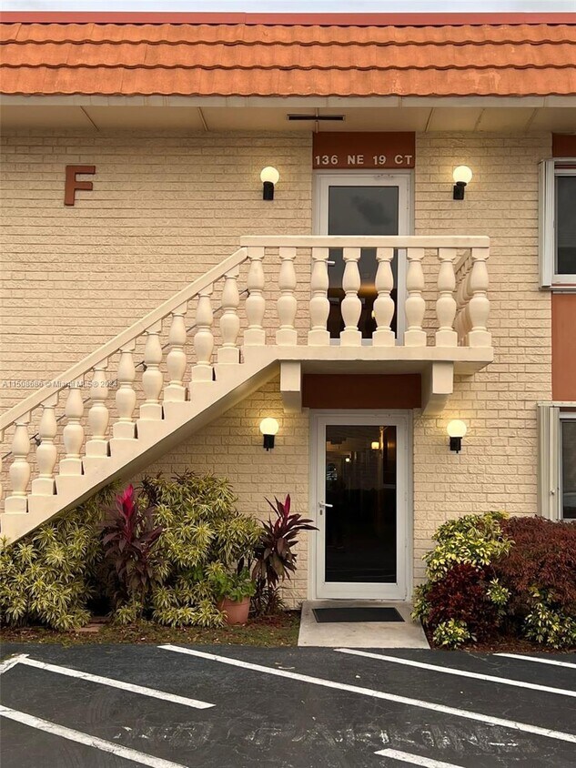 136 NE 19th Ct Unit 105F, Wilton Manors, FL 33305 Condo for Rent in