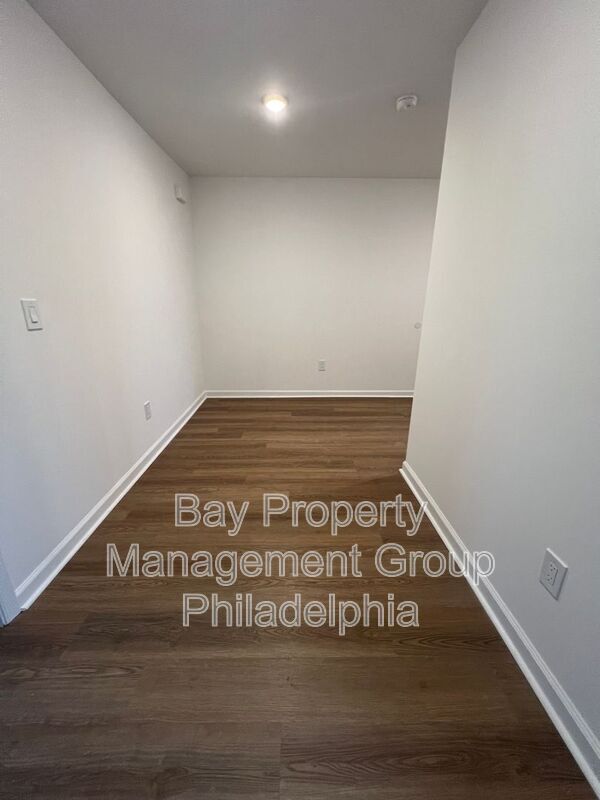 Foto del edificio - 4213 W Girard Ave