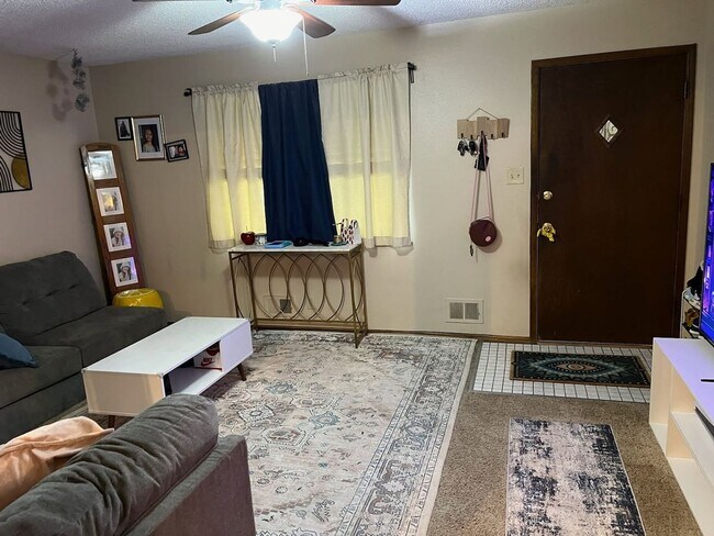 Foto del edificio - Spacious 5-Bedroom Home with Flexible Living & Prime Northglenn Location