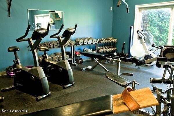 Foto del edificio - 158 Kaydeross Park Rd