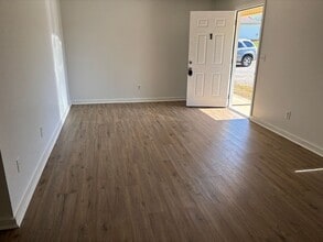 Building Photo - 1103 E Main St