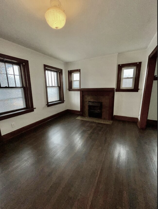 Building Photo - Stunning Apartment in Kansas City