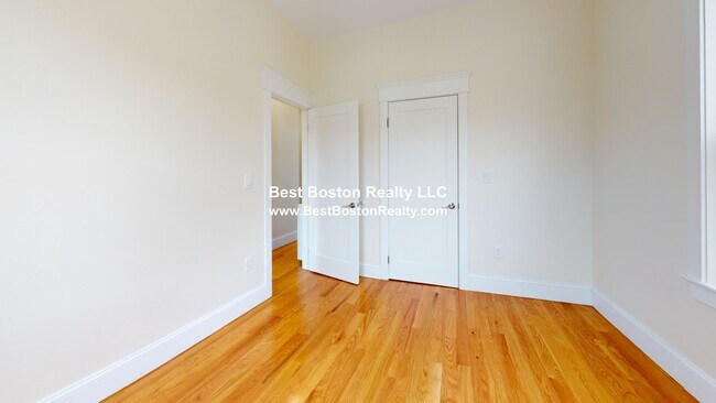 Foto del edificio - 244 Somerville Ave