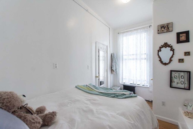 Foto del edificio - 57 W 8th St