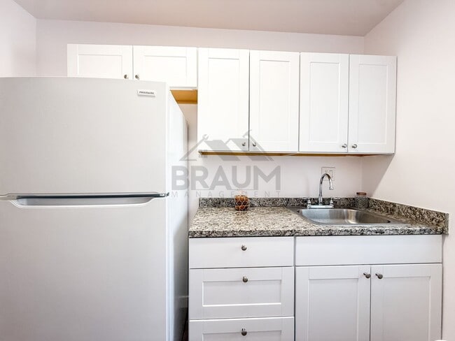 Foto del edificio - 15546 Vanowen St