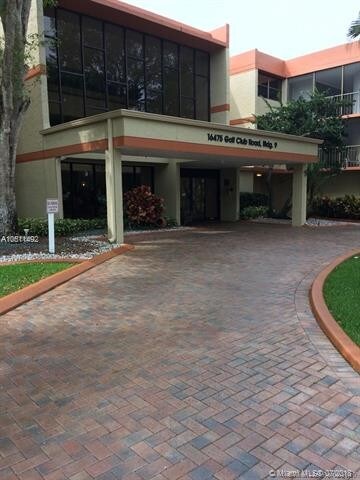 Foto del edificio - 16475 Golf Club Rd