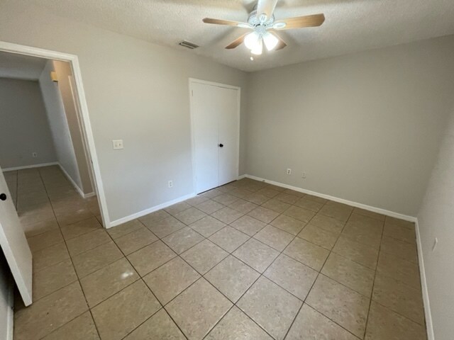 Foto del edificio - 803 Meadowbrook Dr