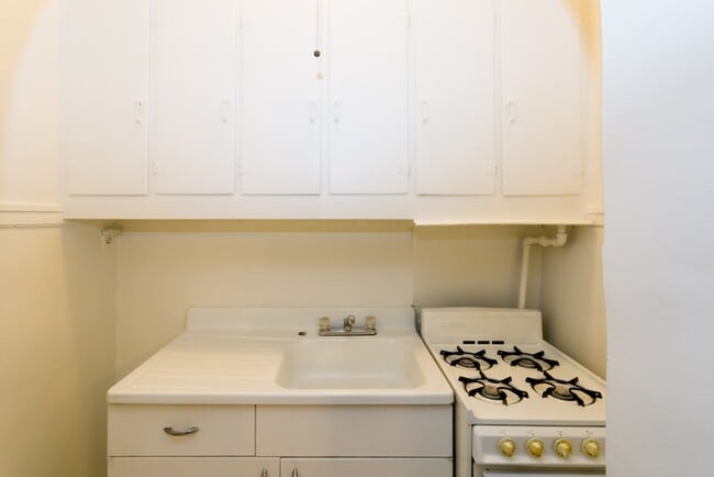 Building Photo - 4741 N Paulina St