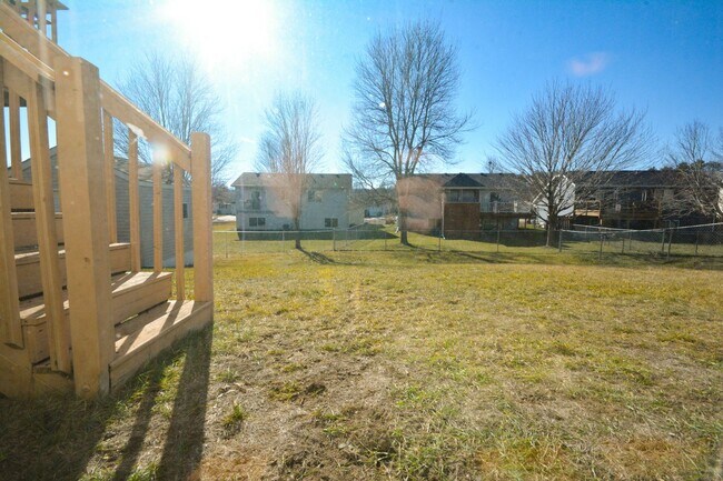 Building Photo - Move-In Ready 3 bed 2 bath with Large Yard!
