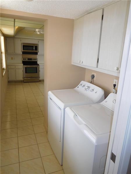 Building Photo - 3095 N Course Dr