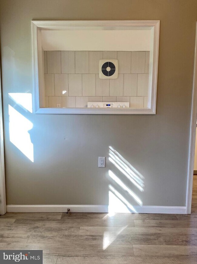 Building Photo - 37 Claypoole Ave