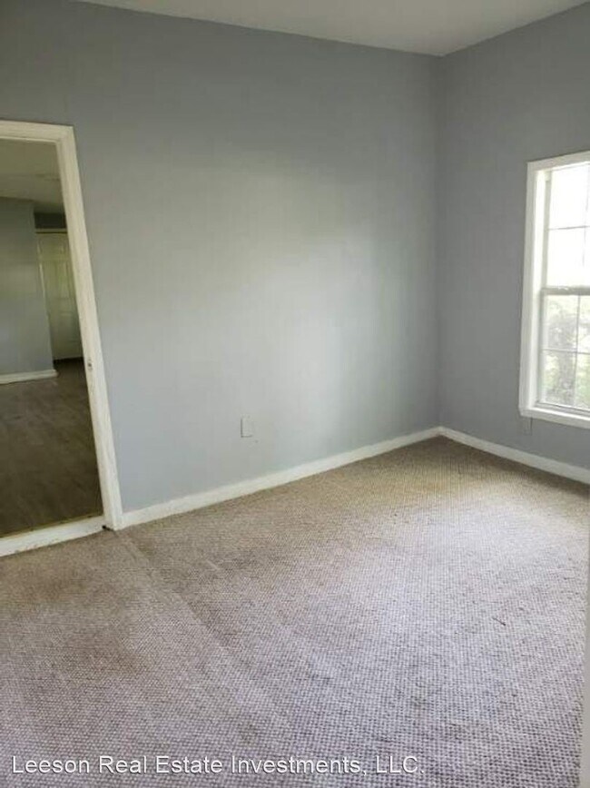 Building Photo - 4 br, 2 bath House - 270 E. 72nd