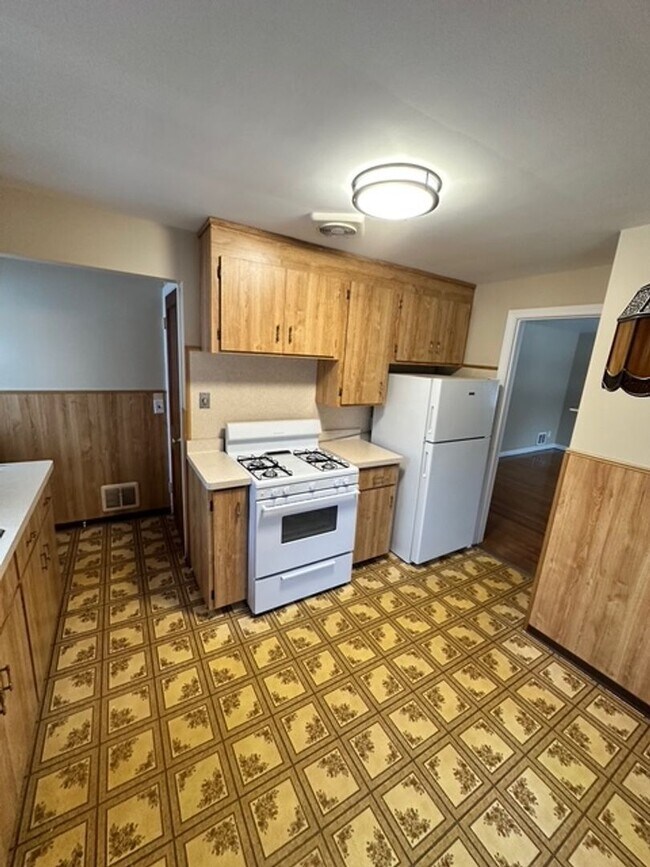 Foto del edificio - Charming 3-Bedroom Single Family Home For Rent on Glenbrook Road