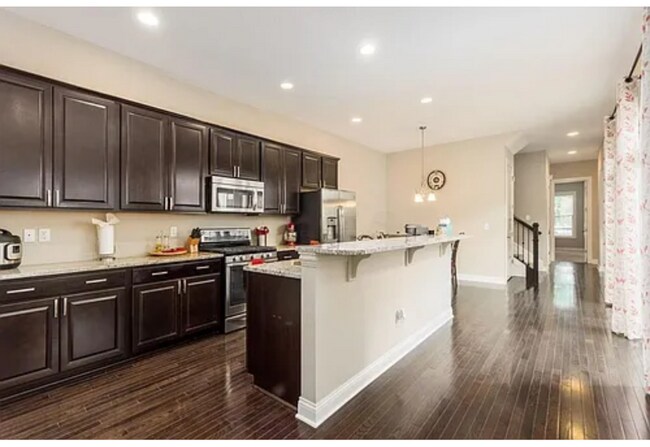 Foto del edificio - 4194 Troutbrook Dr