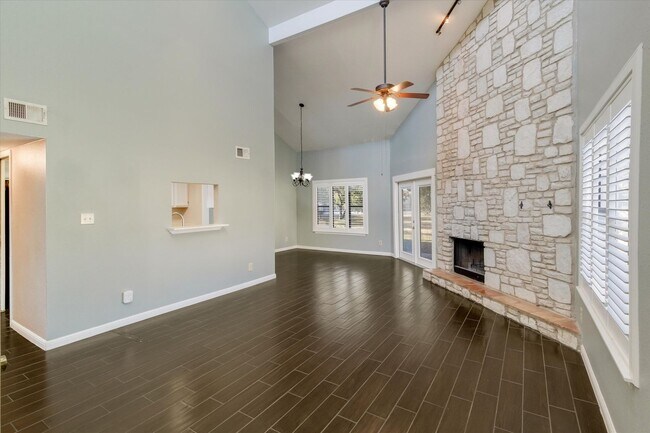 Foto del edificio - 8401 Echo Creek Ln