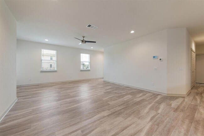 Building Photo - 220 Deserti Rd