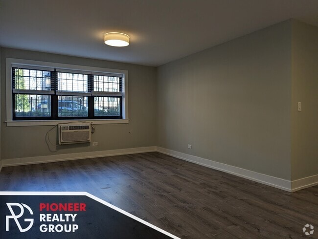 Building Photo - 456 W Barry Ave