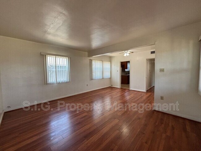 Building Photo - 629 W Glenoaks Blvd