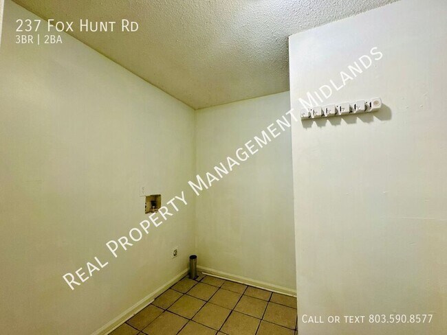Foto del edificio - 237 Foxhunt Rd