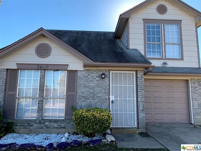 Building Photo - 2402 Bluejay Dr