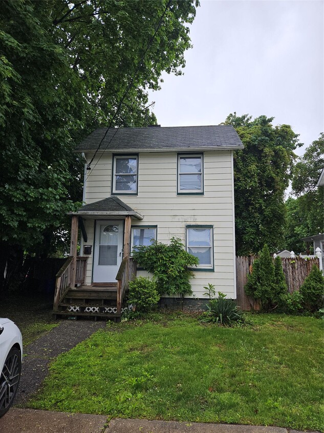 Primary Photo - 64 Bayside Ave