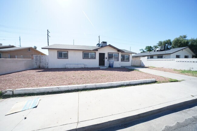 Building Photo - SHOWINGS AVAILABLE NOW