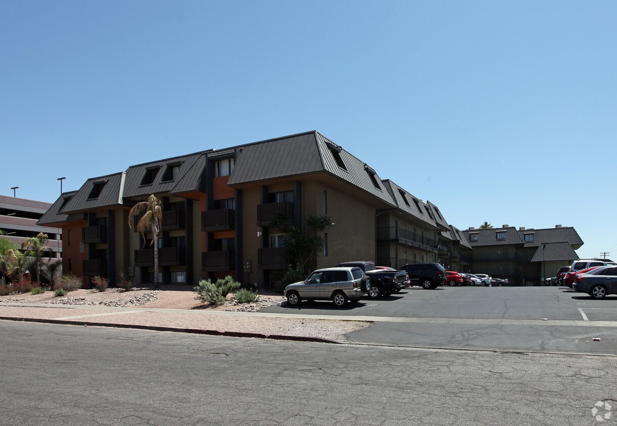 Building Photo - Campus Walk Condominiums