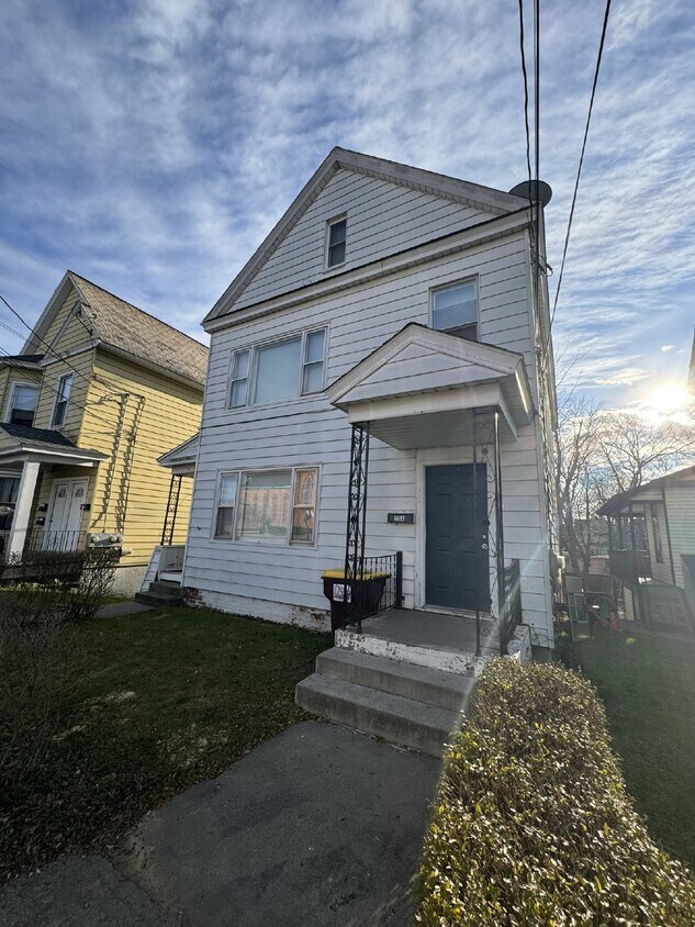 25 William St Unit A, Mechanicville, NY 12118 Room for Rent in