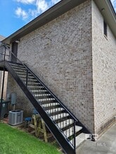 Building Photo - 818 Manci Ave