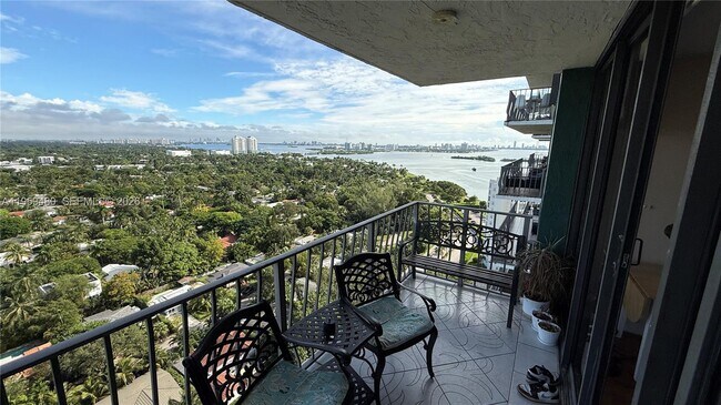 Foto del edificio - 780 NE 69th St