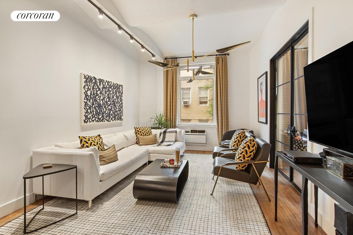 Foto principal - 39 E 12th St